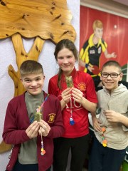 2_5321536459100929898